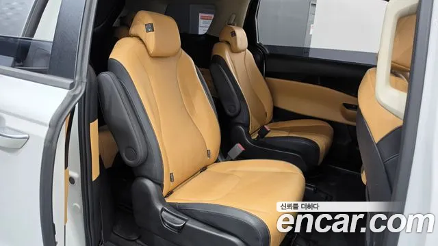 Kia Carnival Generation 4 — Фото автомобиля 12