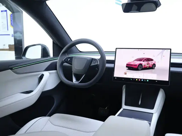 Tesla Model Y L — Фото автомобиля 14