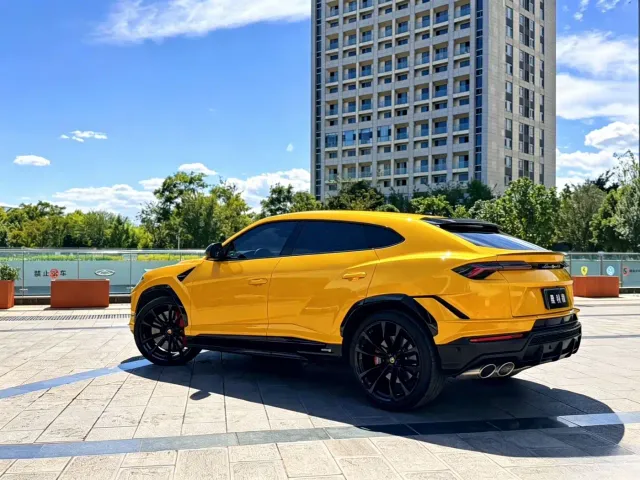 Lamborghini Urus — Фото автомобиля 5