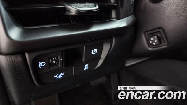 Hyundai Grandeur Grandeur (GN7) 2.5 Бензин 2WD — Фото автомобиля 26