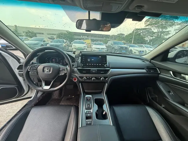 Honda Accord — Фото автомобиля 6