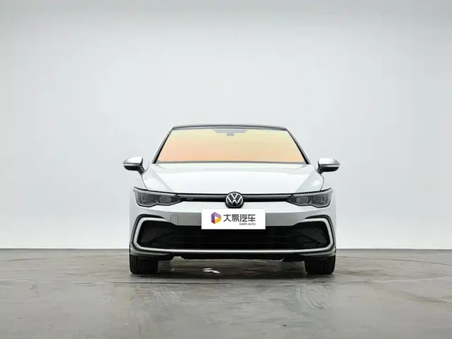 Volkswagen Golf — Фото автомобиля 2