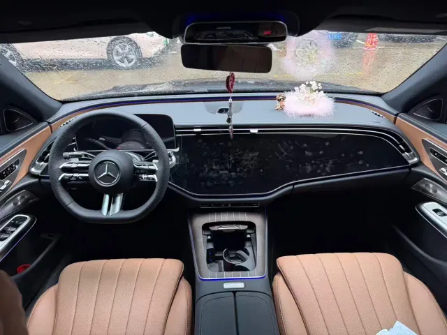Mercedes-Benz E-Class — Фото автомобиля 4