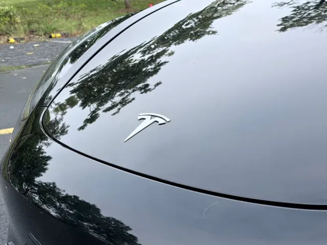Tesla Model 3 — Фото автомобиля 20