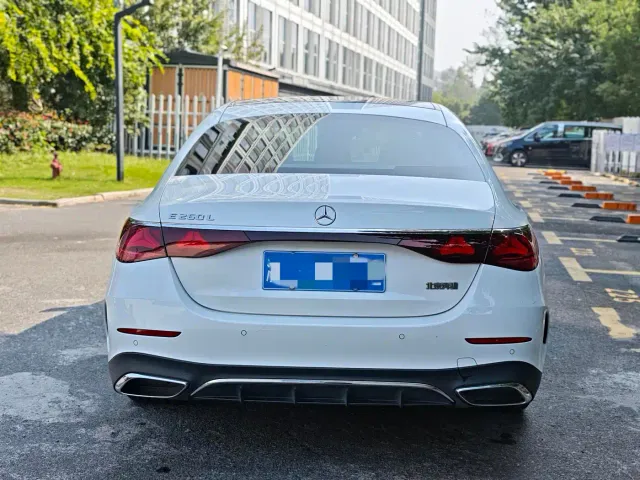 Mercedes-Benz E-Class — Фото автомобиля 2
