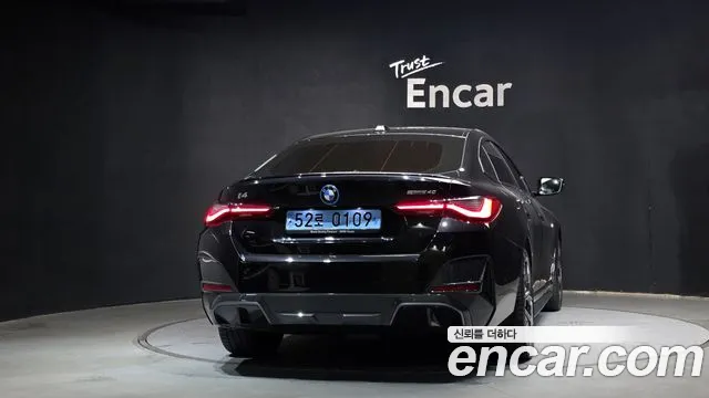 BMW i4 — Фото автомобиля 4