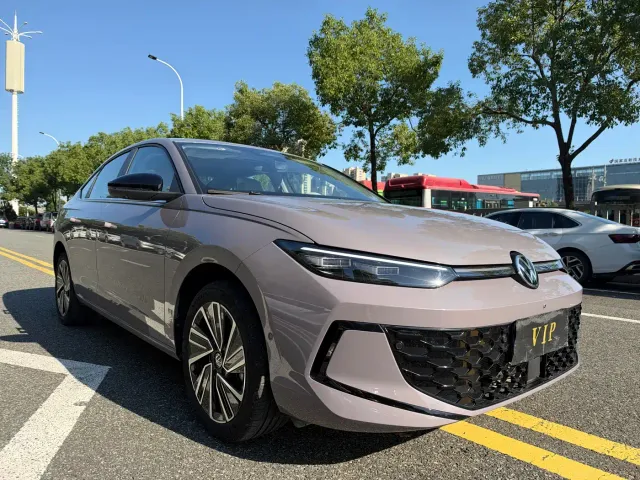 Volkswagen Lavida — Фото автомобиля 3