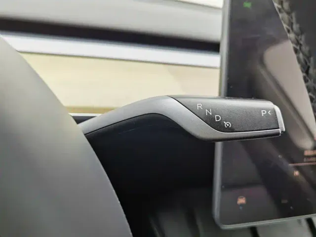 Tesla Model Y — Фото автомобиля 13