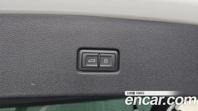 Audi Q8 55 TFSI quattro Premium — Фото автомобиля 30
