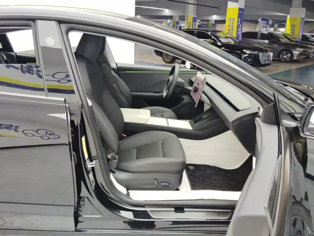 Tesla Model 3 — Фото автомобиля 8