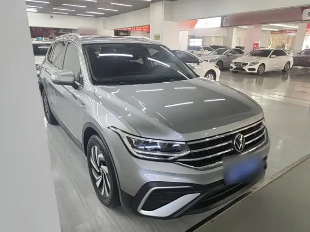 Volkswagen Tiguan L — Фото автомобиля 3