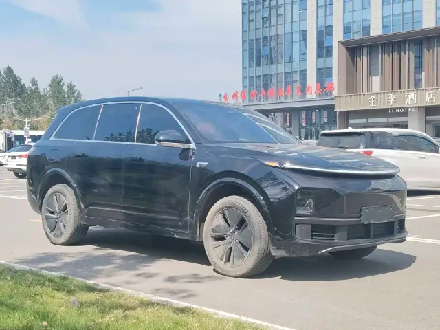Li Auto L8 — Фото автомобиля 3