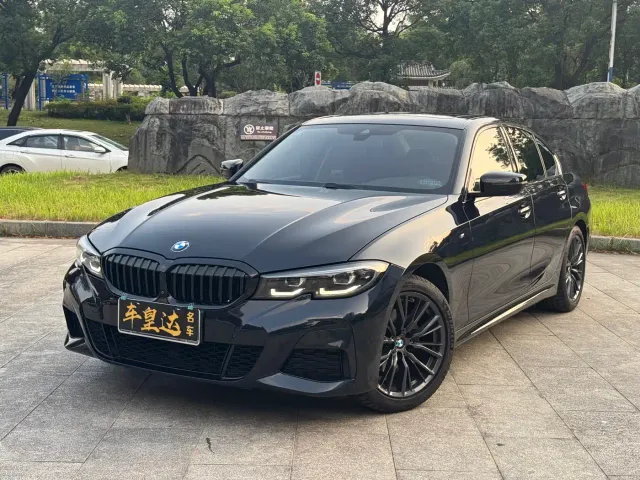Фотография автомобиля — BMW 3 Series