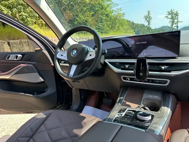 BMW BMW X5 2023 xDrive 30Li Premium M Sport Black Night Package — Фото автомобиля 15