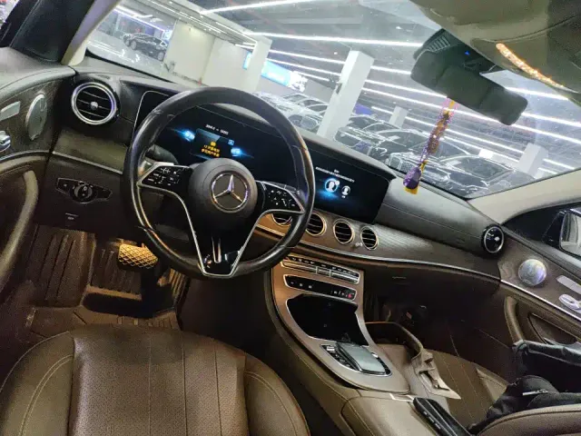 Mercedes-Benz E-Class — Фото автомобиля 3