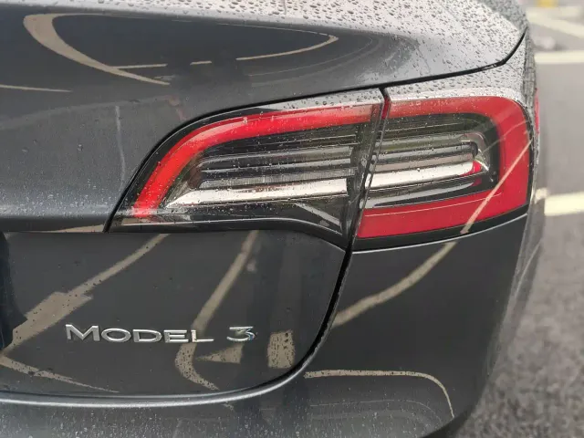 Tesla Model 3 — Фото автомобиля 20