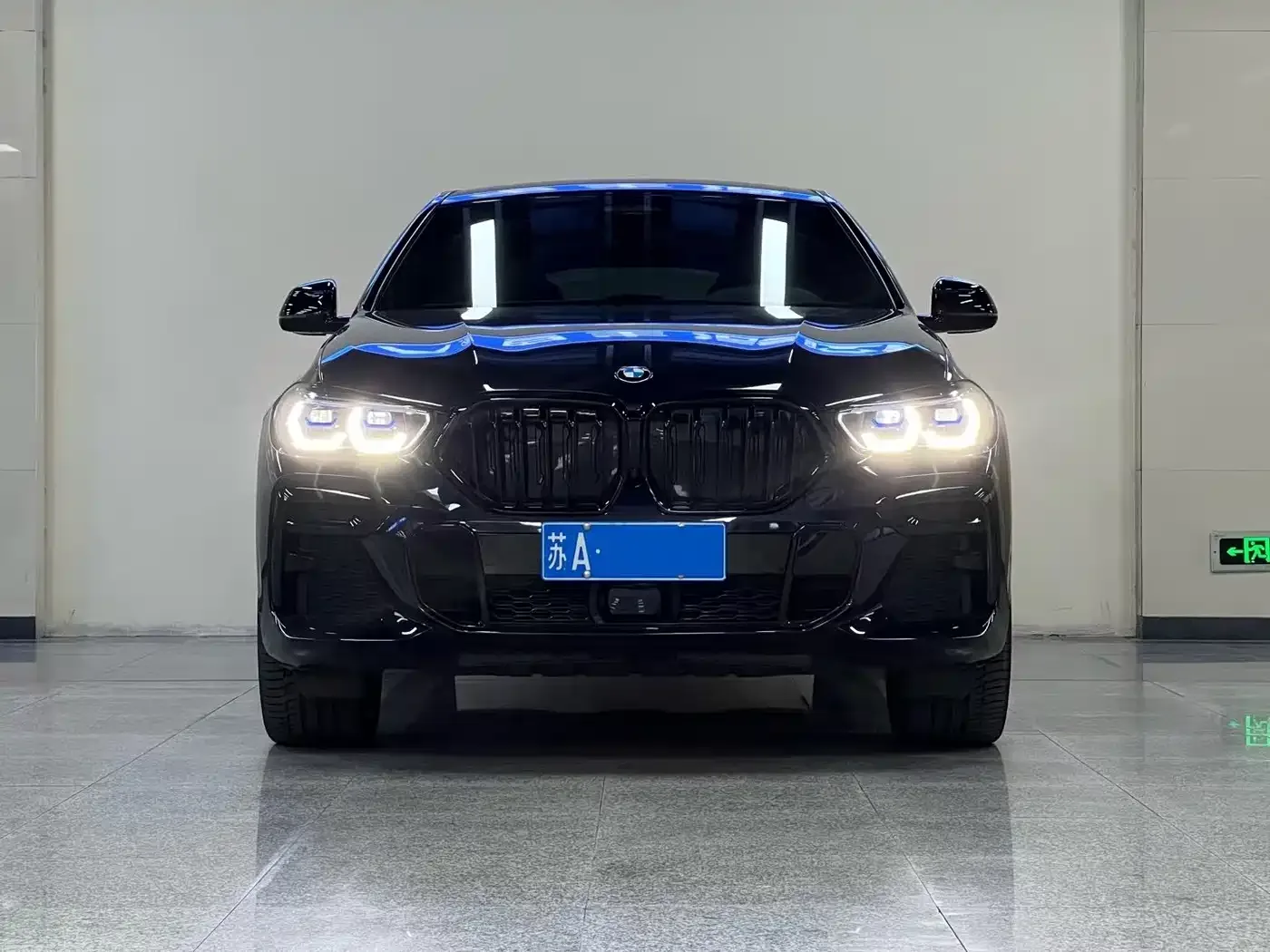 BMW BMW X6 2022 Model Year Facelift II xDrive40i Exclusive M Sport Package — Фото автомобиля 2