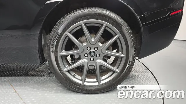 Land Rover Range Rover Velar Range Rover Velar 3.0 P400 R-Dynamic HSE — Фото автомобиля 17