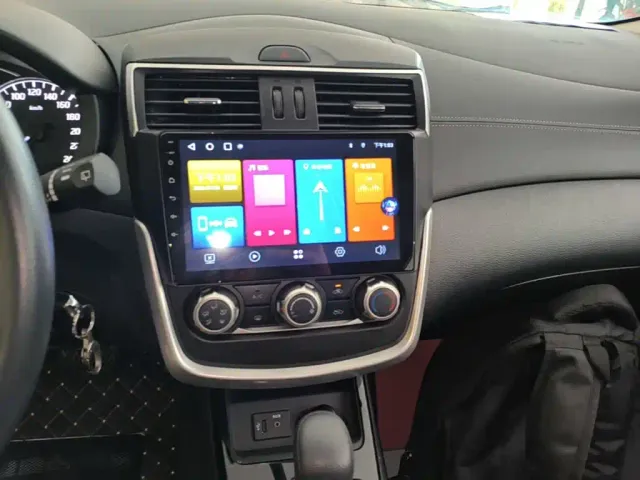 Nissan Tiida — Фото автомобиля 12