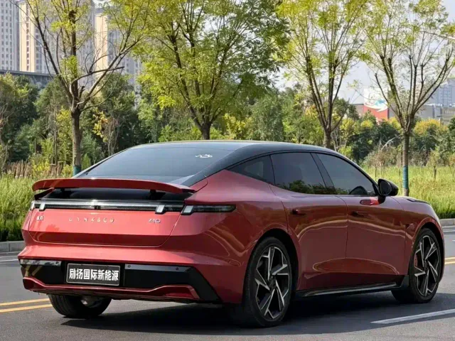 Lynk & Co Z10 — Фото автомобиля 9