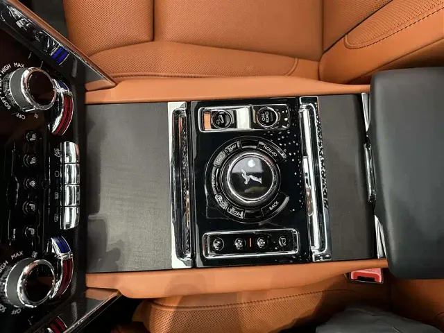 Rolls-Royce Cullinan — Фото автомобиля 12