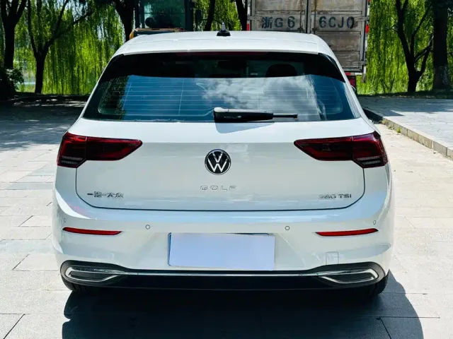 Volkswagen Golf — Фото автомобиля 8