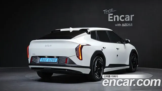 Kia EV4 — Фото автомобиля 2