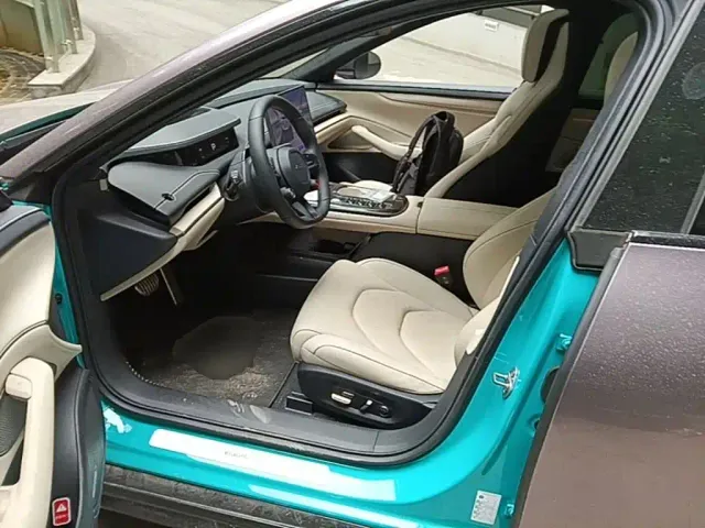 Xiaomi SU7 — Фото автомобиля 14