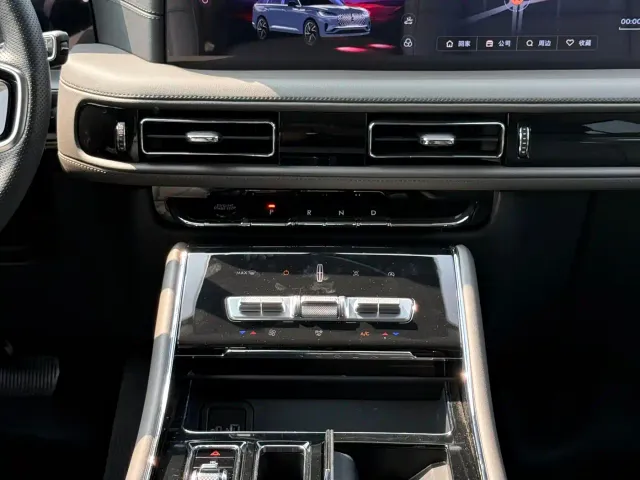 Lincoln Aviator — Фото автомобиля 16