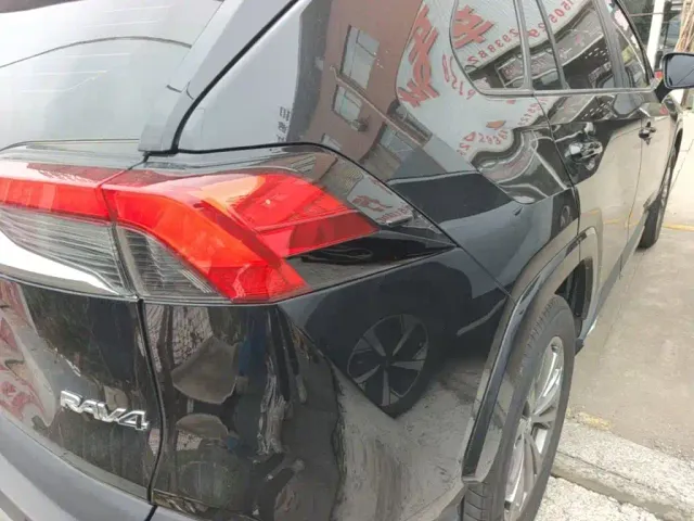Toyota RAV4 — Фото автомобиля 7
