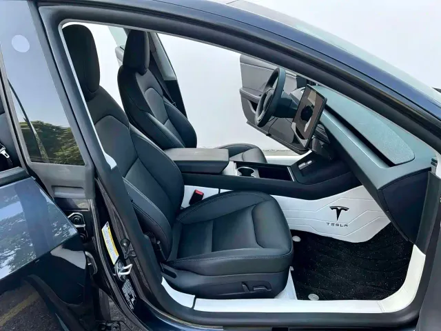 Tesla Model 3 — Фото автомобиля 5