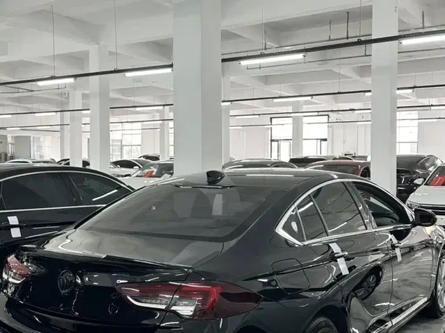 Buick Regal — Фото автомобиля 10