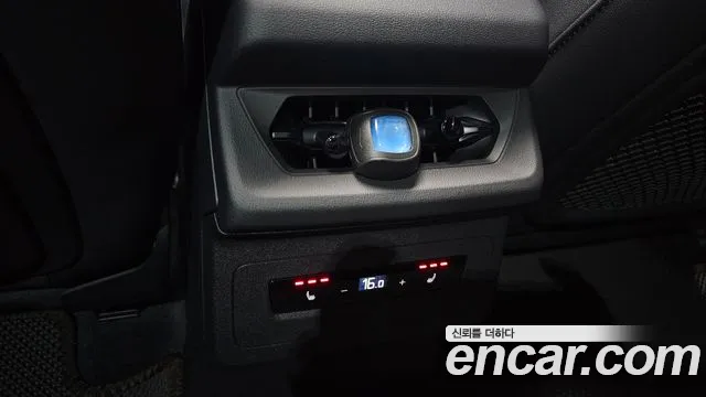 Audi Q6 e-tron — Фото автомобиля 28