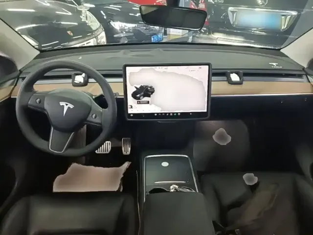 Tesla Model Y — Фото автомобиля 5