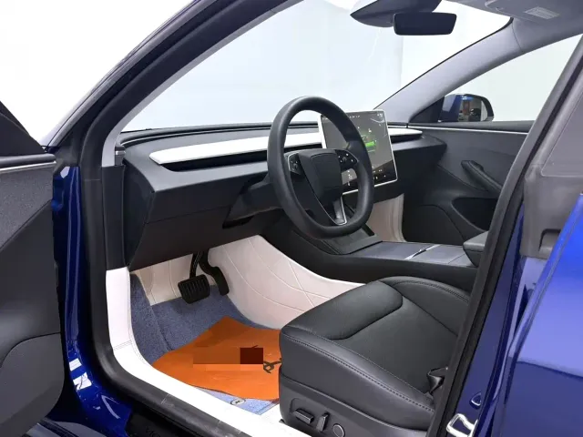 Tesla Model 3 — Фото автомобиля 5
