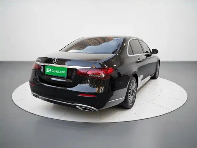 Mercedes-Benz E-Class — Фото автомобиля 4