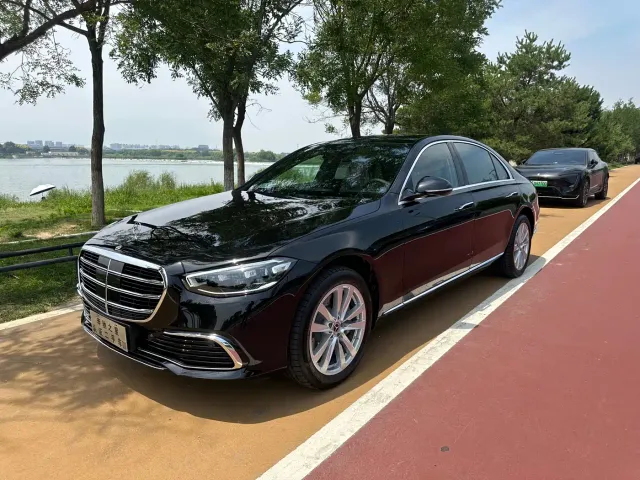 Фотография автомобиля — Mercedes-Benz S-Class