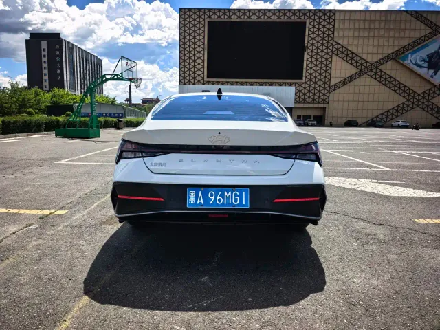 Hyundai Elantra — Фото автомобиля 5