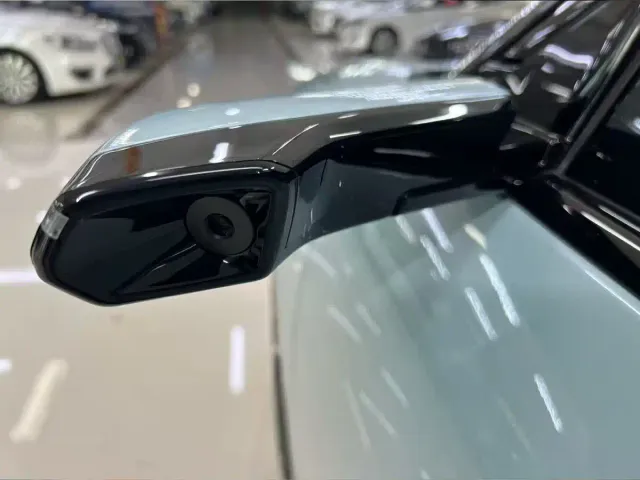 Mazda EZ-60 — Фото автомобиля 5