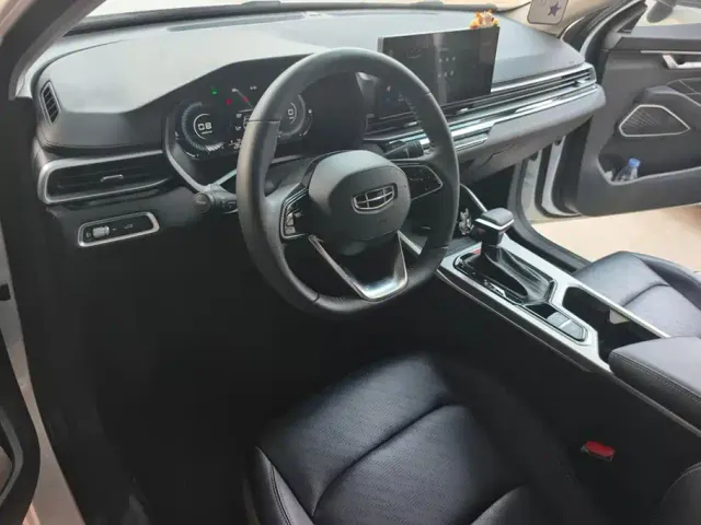 Geely Emgrand — Фото автомобиля 12