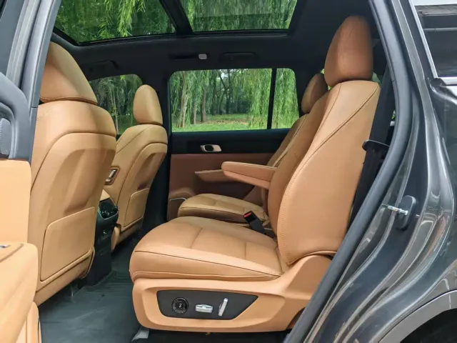 Li Auto ONE — Фото автомобиля 7