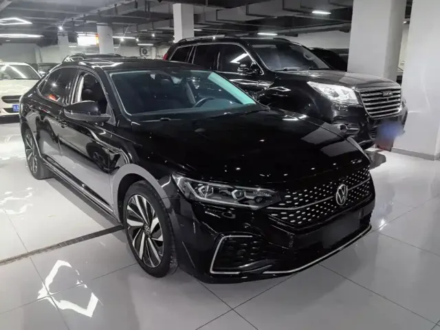 Volkswagen Passat — Фото автомобиля 3