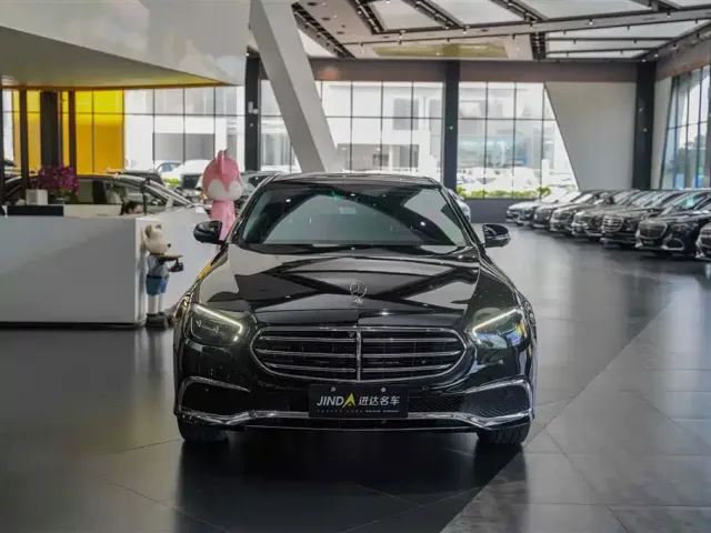 Mercedes-Benz E-Class — Фото автомобиля 18