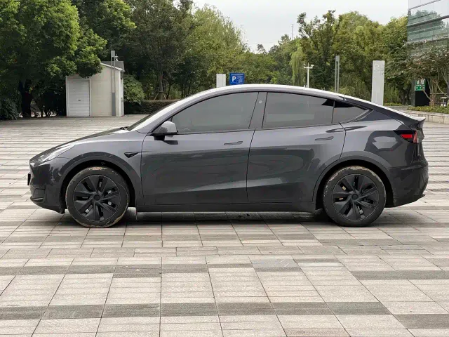 Tesla Model Y — Фото автомобиля 6