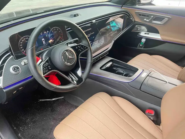 Mercedes-Benz E-Class — Фото автомобиля 4