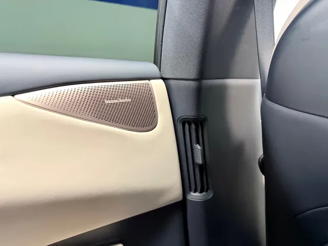 Lynk & Co Z20 — Фото автомобиля 16