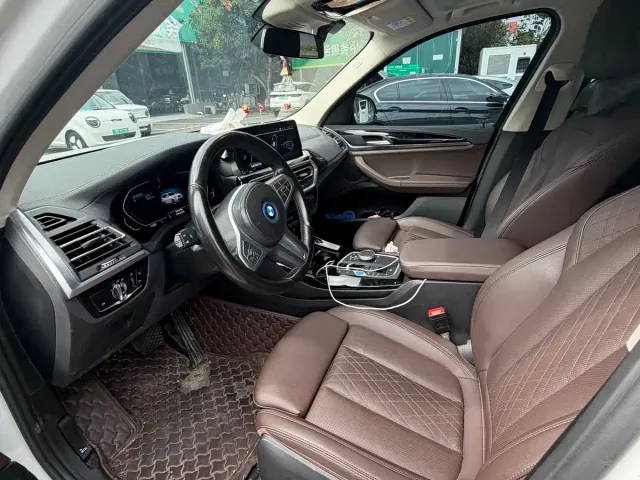 BMW iX3 — Фото автомобиля 5
