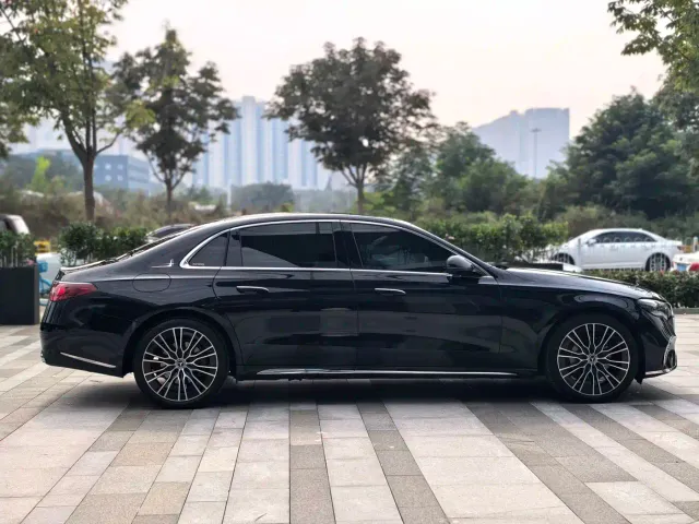 Mercedes-Benz E-Class — Фото автомобиля 8