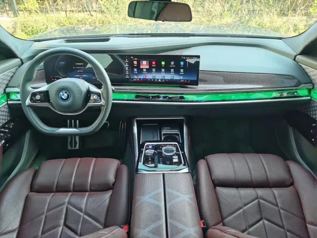 BMW i7 — Фото автомобиля 9
