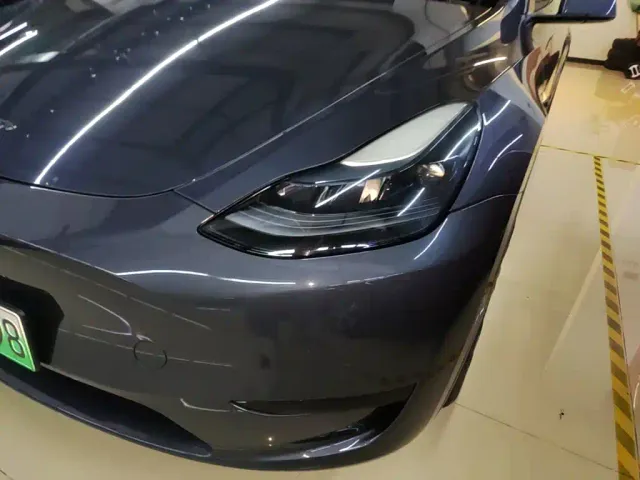 Tesla Model Y — Фото автомобиля 23